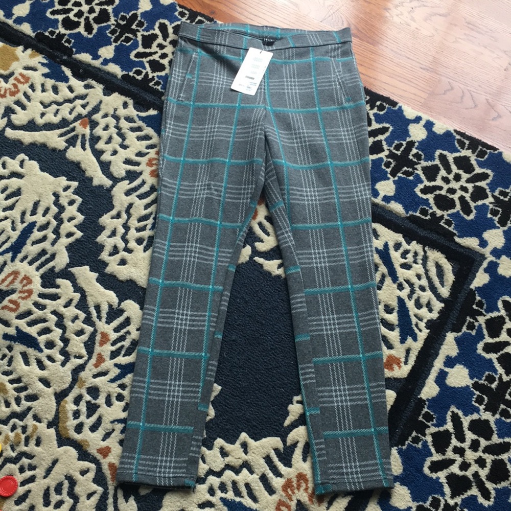 Hue Glen Plaid Loafer Skimmer size M